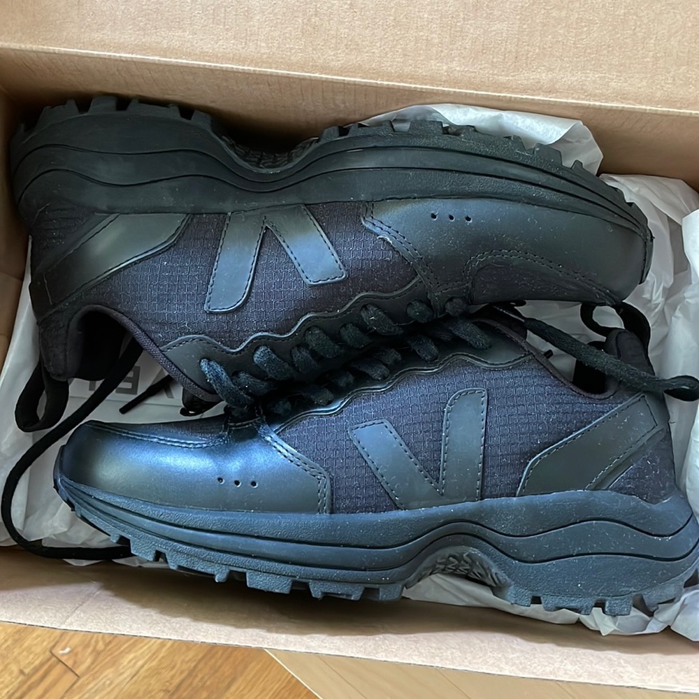 Veja Venturi sneaker brand new